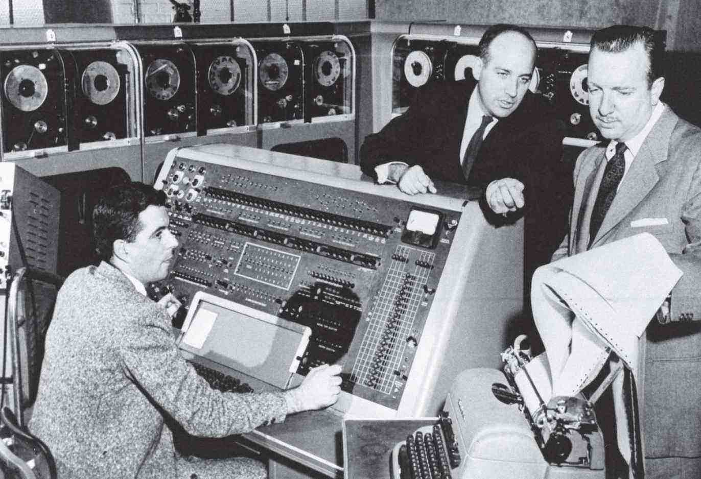 三分钟了解人类计算机的起家史和人类历史上第一台现代电子计算机。